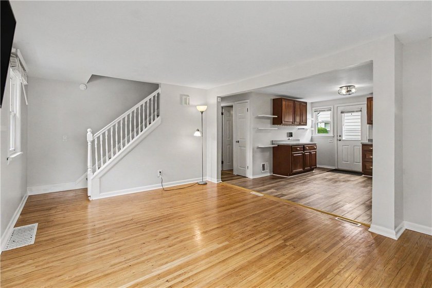 OPEN SATURDAY 11:00-12:30! Welcome home to 127 Wood Road! This - photo 4