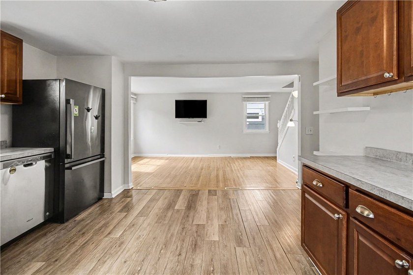 OPEN SATURDAY 11:00-12:30! Welcome home to 127 Wood Road! This - photo 5