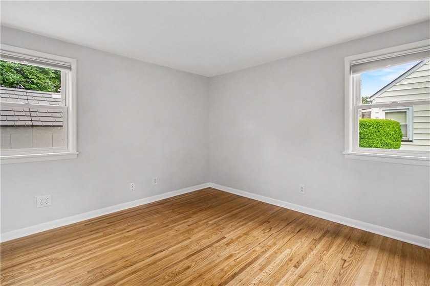 OPEN SATURDAY 11:00-12:30! Welcome home to 127 Wood Road! This - photo 10
