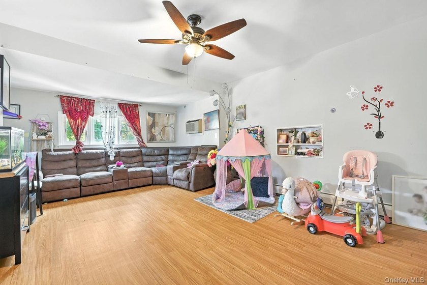 Exceptional opportunity in Larchmont area for investor and - photo 4