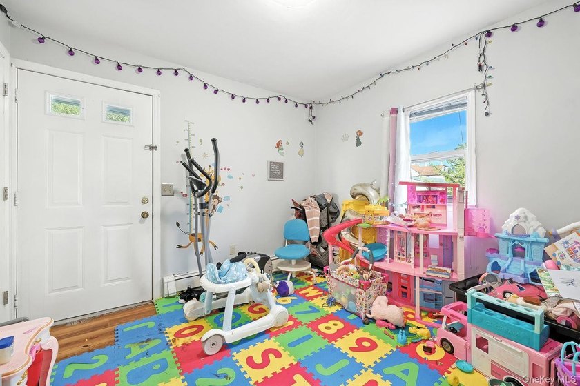 Exceptional opportunity in Larchmont area for investor and - photo 10