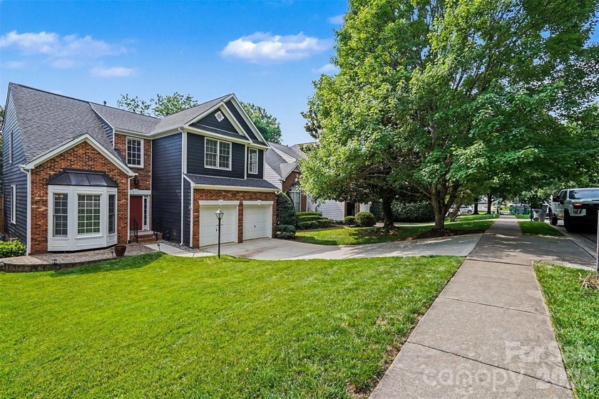 Welcome to this beautiful home in the highly sought-after - photo 3