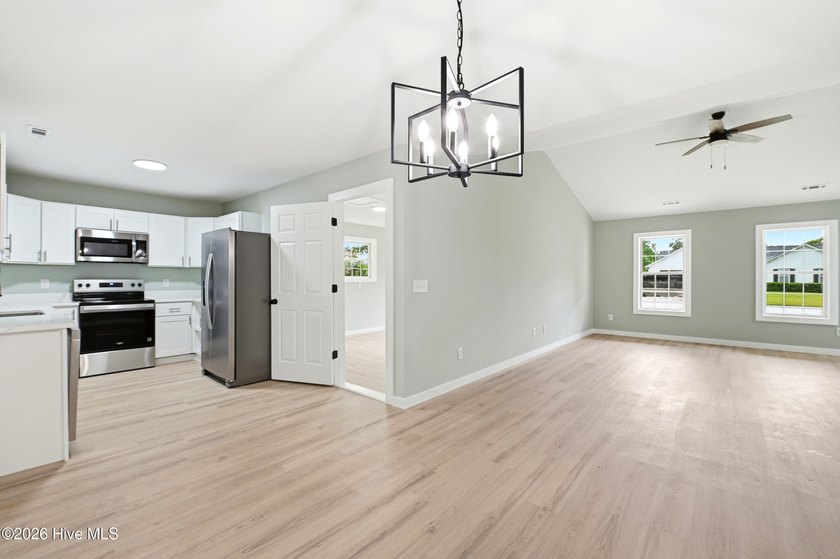 Beautifully remodeled and move-in ready, this 3-bedroom, 2-bath - photo 11