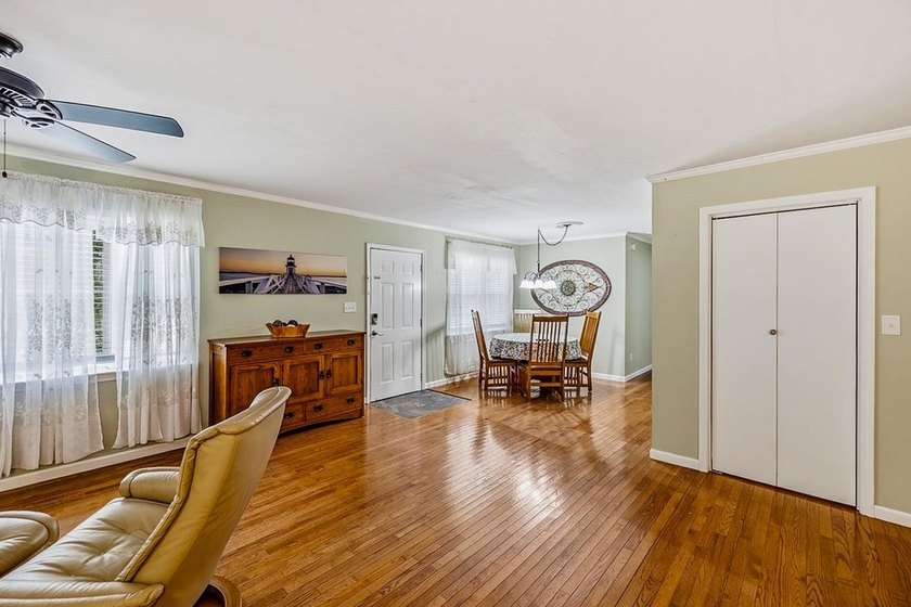 Rare opportunity to own a beautifully finished Lake Greenwood - photo 12