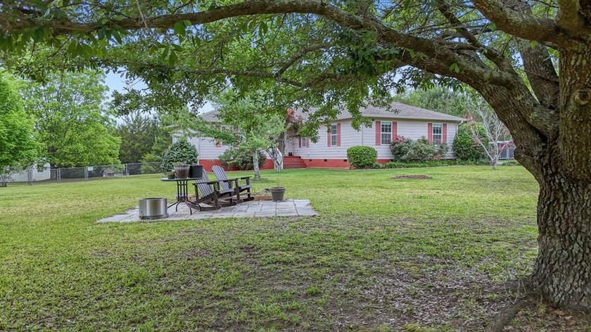 Country Living on 6.26 Acres! This spacious 4 bedroom, 2 bath - photo 30