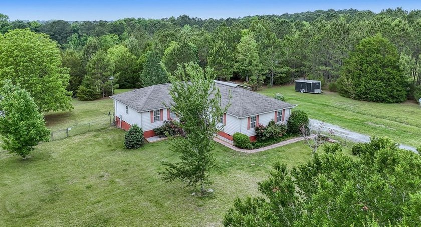 Country Living on 6.26 Acres! This spacious 4 bedroom, 2 bath - photo 31