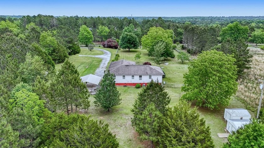 Country Living on 6.26 Acres! This spacious 4 bedroom, 2 bath - photo 32