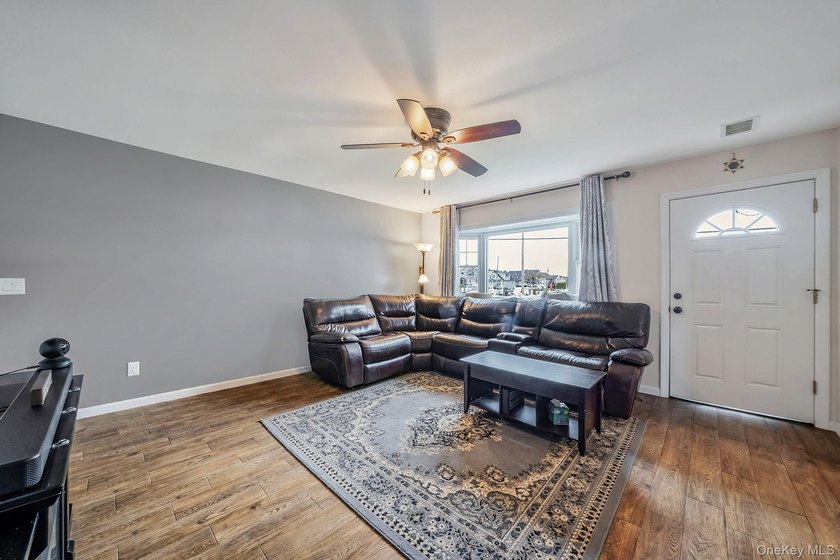 Welcome to 253 E Riviera Drive a charming expanded Cape-style - photo 5
