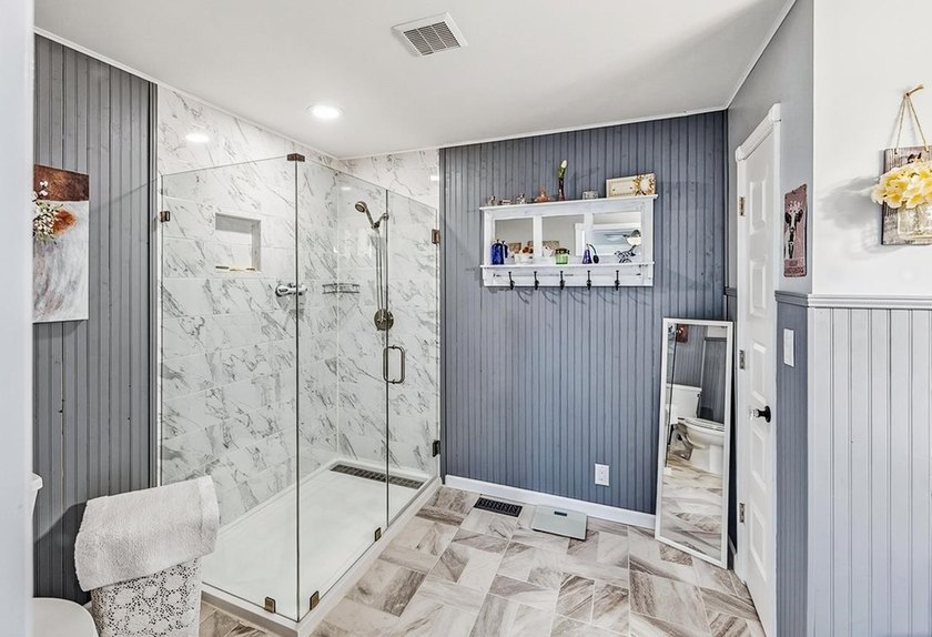 Discover the Lake Greenwood lifestyle in this beautifully - photo 12