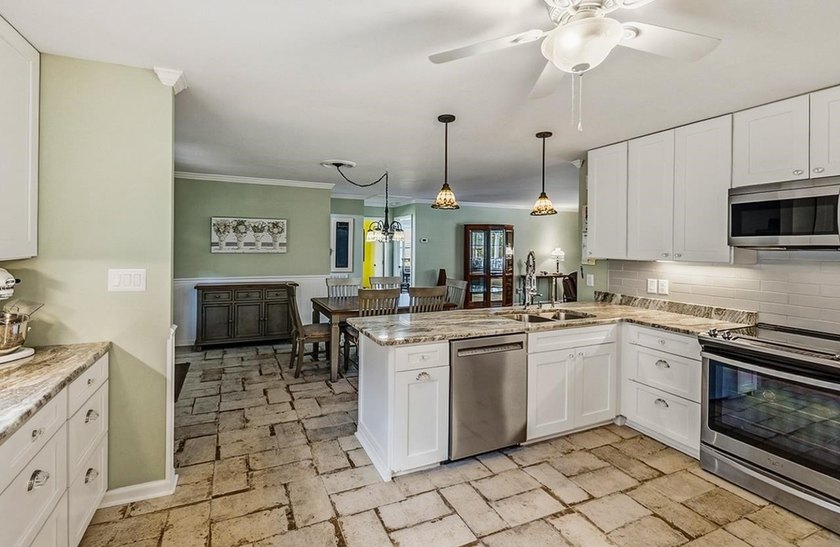 Discover the Lake Greenwood lifestyle in this beautifully - photo 18