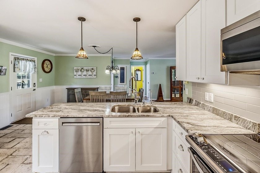 Discover the Lake Greenwood lifestyle in this beautifully - photo 20