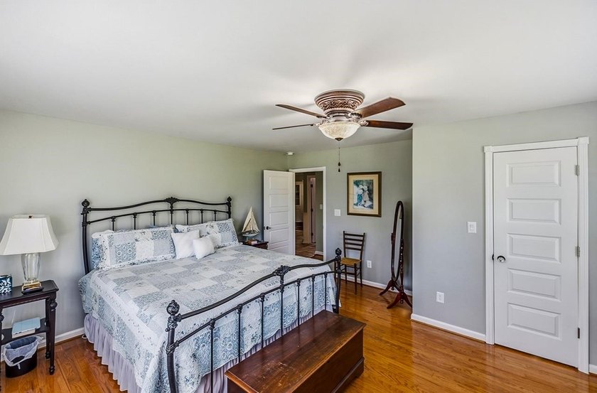 Discover the Lake Greenwood lifestyle in this beautifully - photo 22