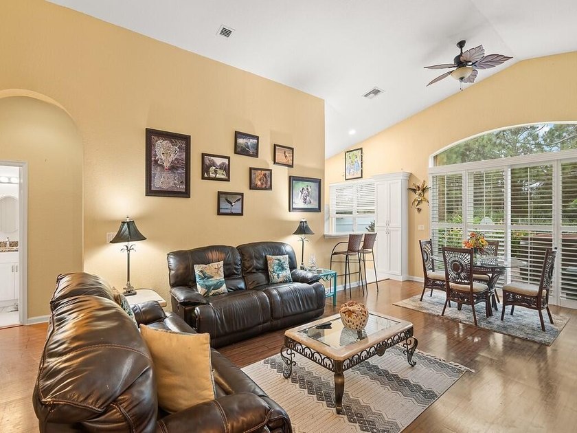 Indoor-outdoor living takes center stage in this well-maintained - photo 23