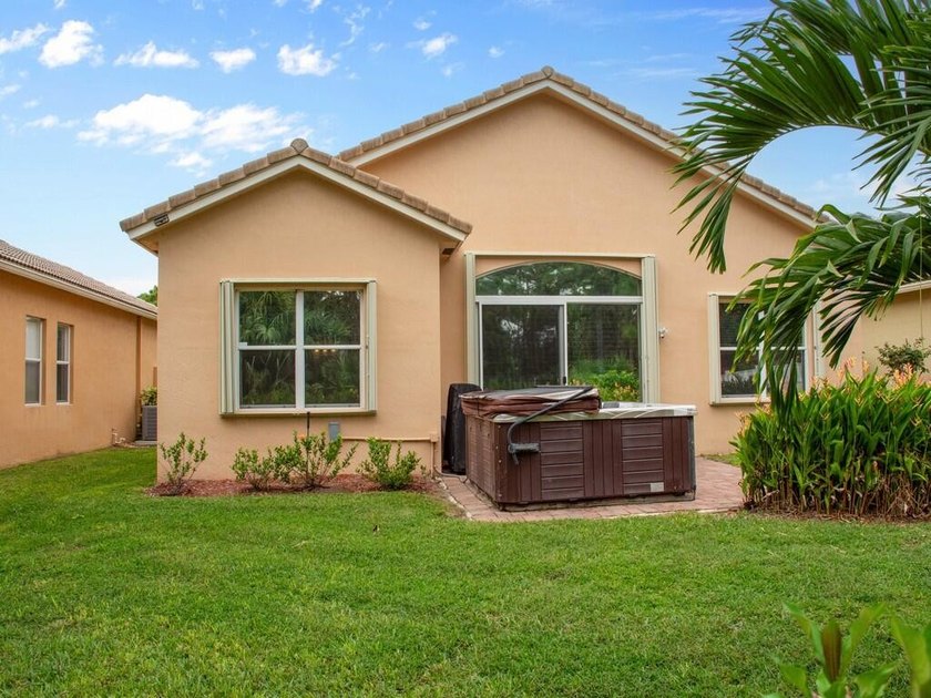 Indoor-outdoor living takes center stage in this well-maintained - photo 25