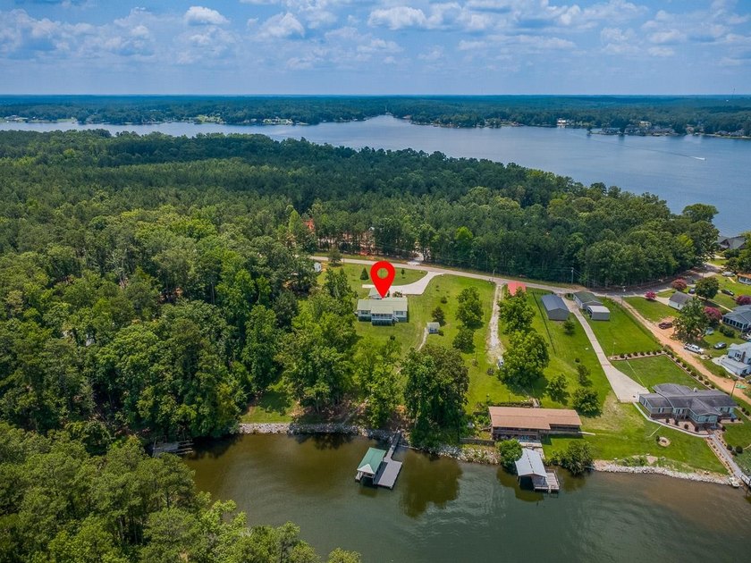 Discover the Lake Greenwood lifestyle in this beautifully - photo 27
