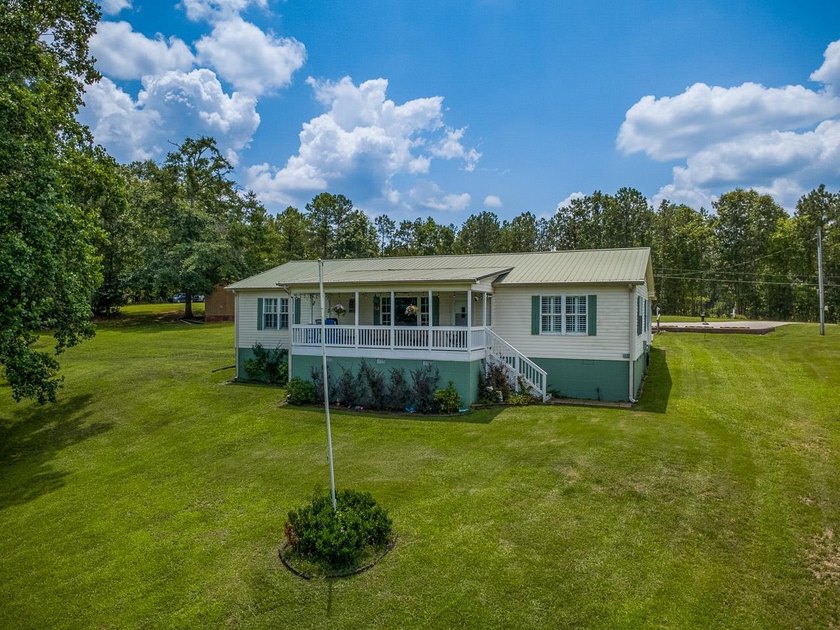 Discover the Lake Greenwood lifestyle in this beautifully - photo 30
