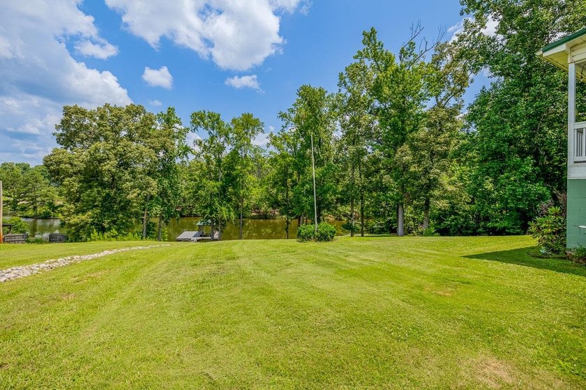 Discover the Lake Greenwood lifestyle in this beautifully - photo 31