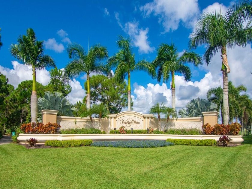Indoor-outdoor living takes center stage in this well-maintained - photo 32