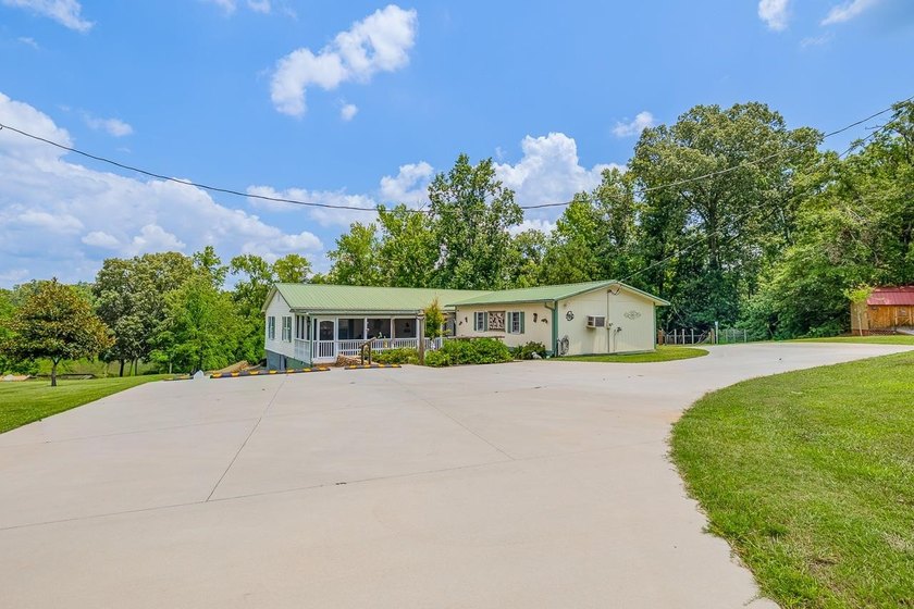 Discover the Lake Greenwood lifestyle in this beautifully - photo 39