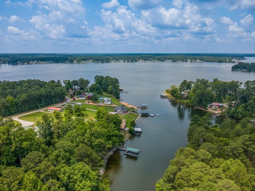 Discover the Lake Greenwood lifestyle in this beautifully - photo 44