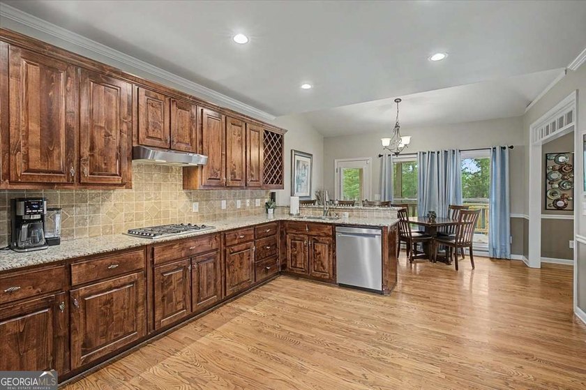 Welcome home to this spacious 5 bedroom, 4.5 bathroom residence - photo 15