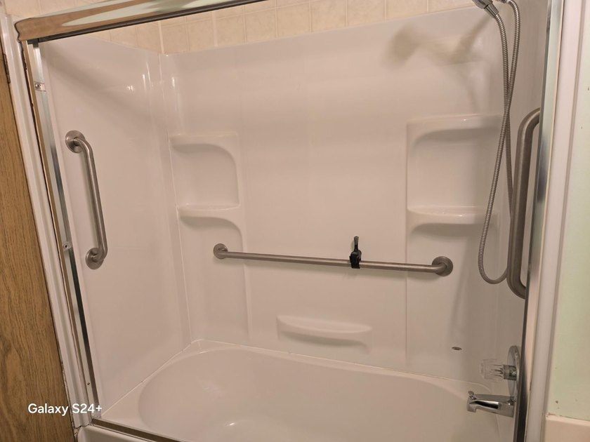 2 bedroom, 1 bathroom mobile home with an expando. Located in - photo 18