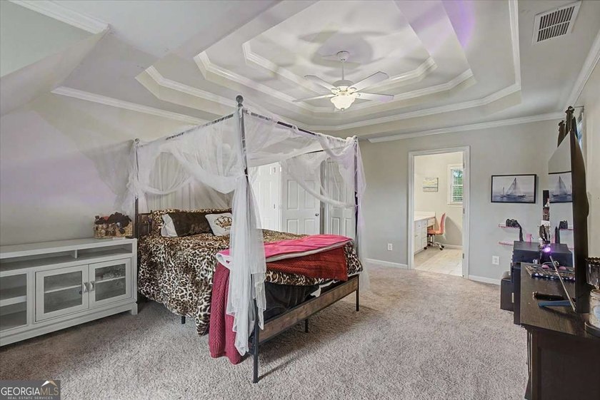 Welcome home to this spacious 5 bedroom, 4.5 bathroom residence - photo 21