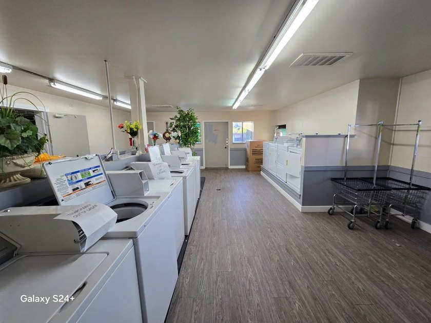 2 bedroom, 1 bathroom mobile home with an expando. Located in - photo 24