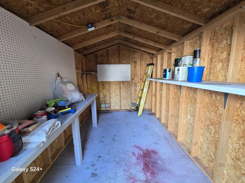 2 bedroom, 1 bathroom mobile home with an expando. Located in - photo 27