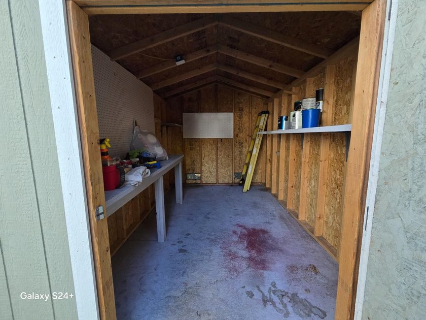 2 bedroom, 1 bathroom mobile home with an expando. Located in - photo 28