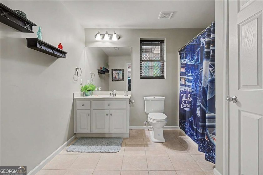 Welcome home to this spacious 5 bedroom, 4.5 bathroom residence - photo 29