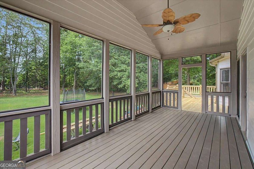 Welcome home to this spacious 5 bedroom, 4.5 bathroom residence - photo 30