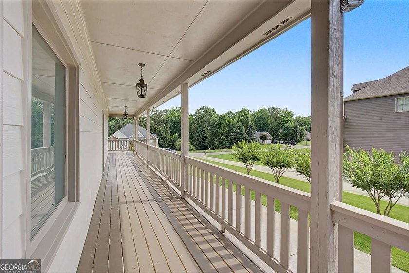 Welcome home to this spacious 5 bedroom, 4.5 bathroom residence - photo 31