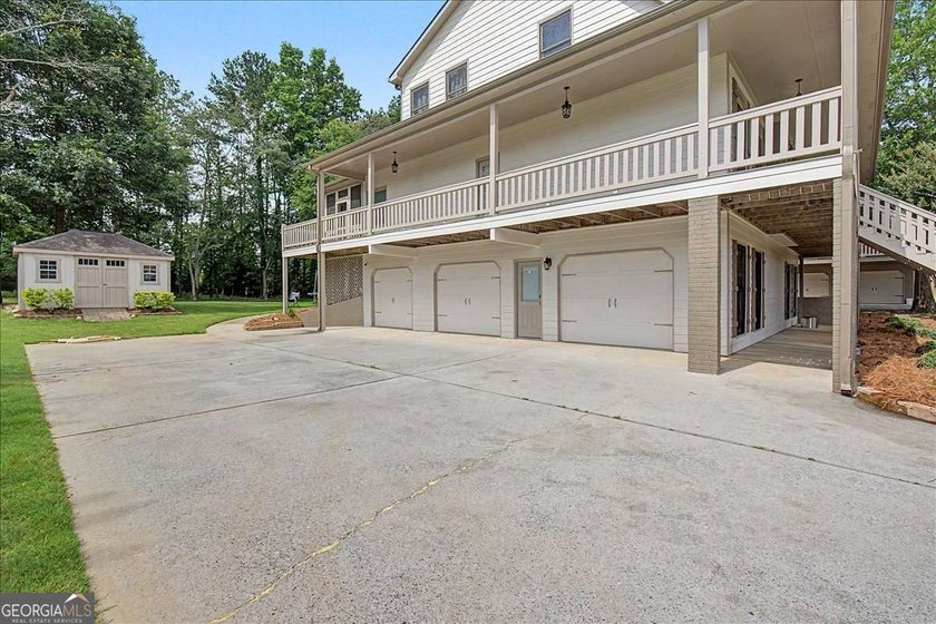 Welcome home to this spacious 5 bedroom, 4.5 bathroom residence - photo 38