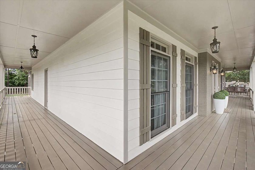Welcome home to this spacious 5 bedroom, 4.5 bathroom residence - photo 44