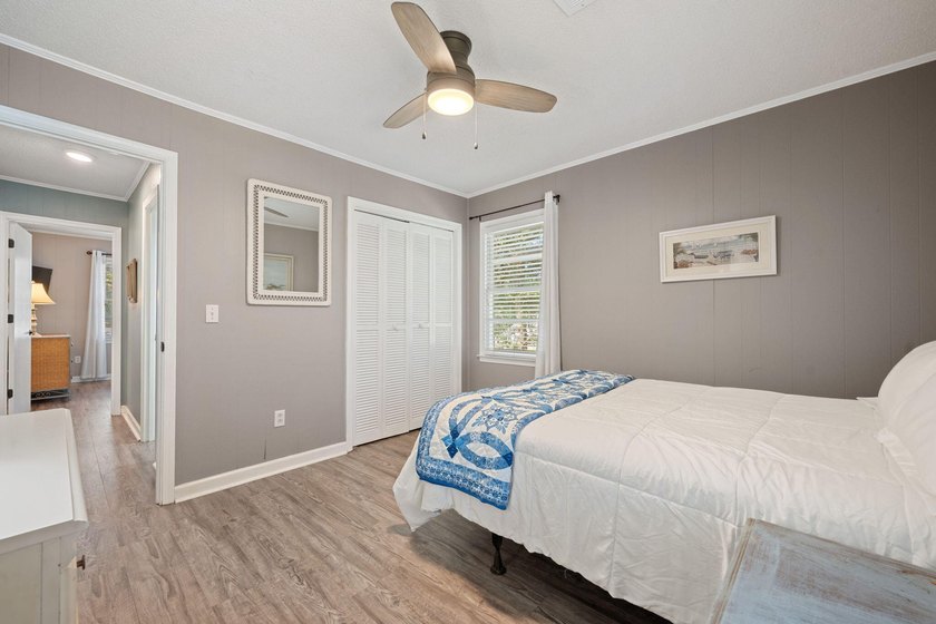 Just a short walk from the sand, this classic Edisto Beach home - photo 22