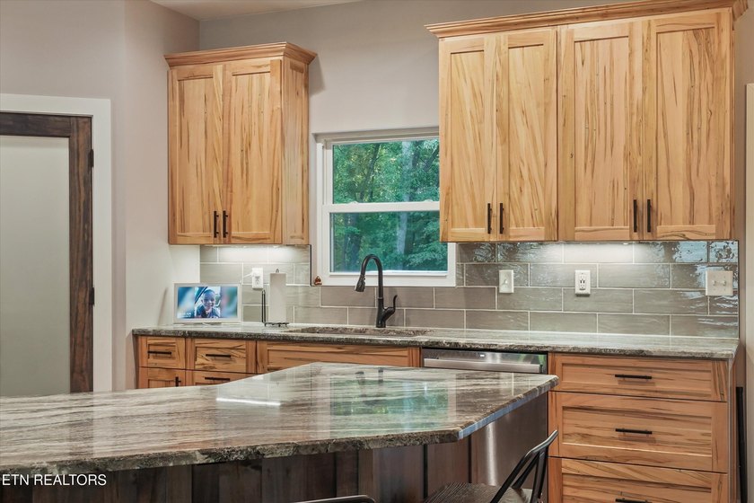Welcome home to the perfect blend of luxury, comfort, and - photo 15