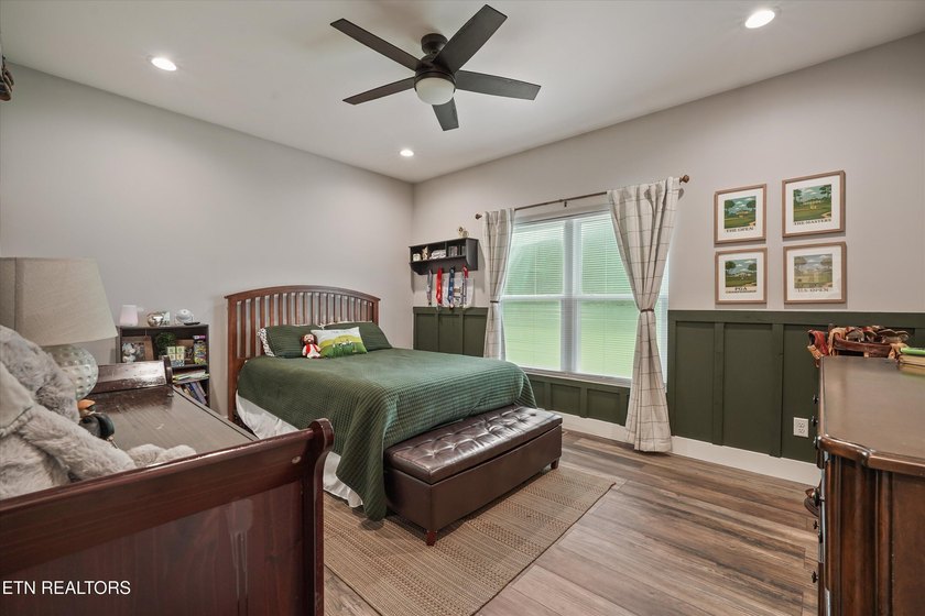 Welcome home to the perfect blend of luxury, comfort, and - photo 27