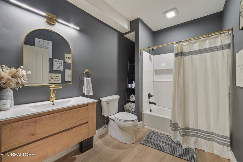 Welcome home to the perfect blend of luxury, comfort, and - photo 34