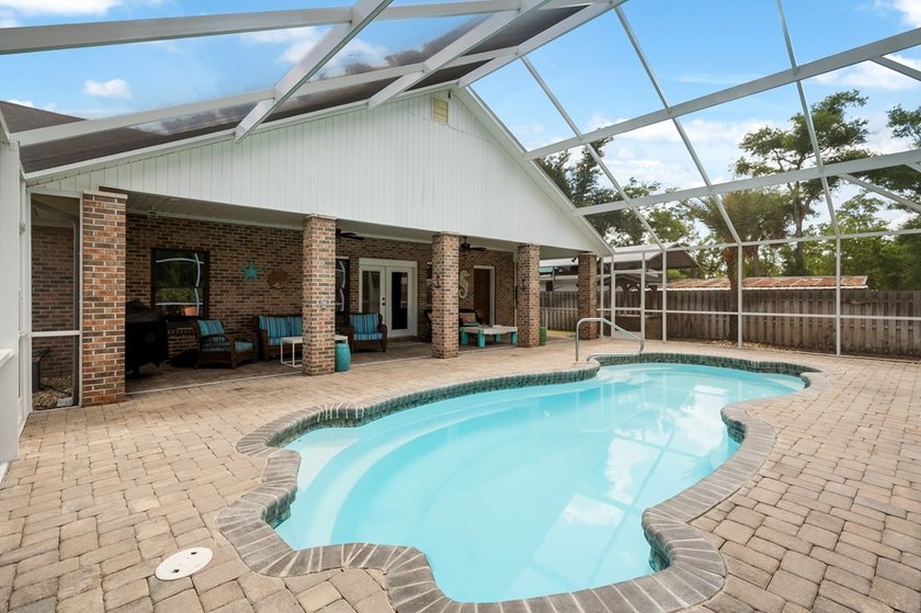 This brick beauty in the heart of Steinhatchee, that's Flood - photo 37