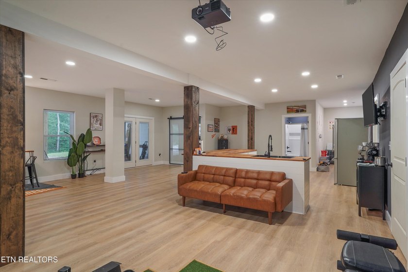 Welcome home to the perfect blend of luxury, comfort, and - photo 37