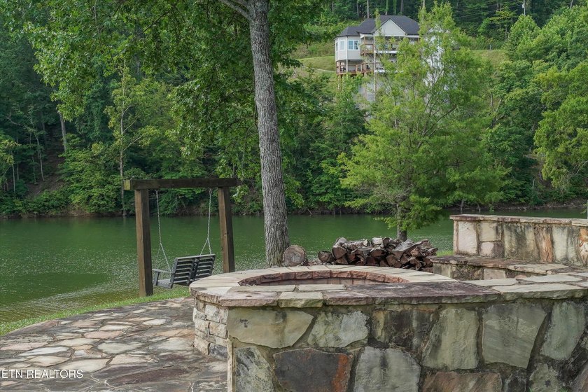 Welcome home to the perfect blend of luxury, comfort, and - photo 50