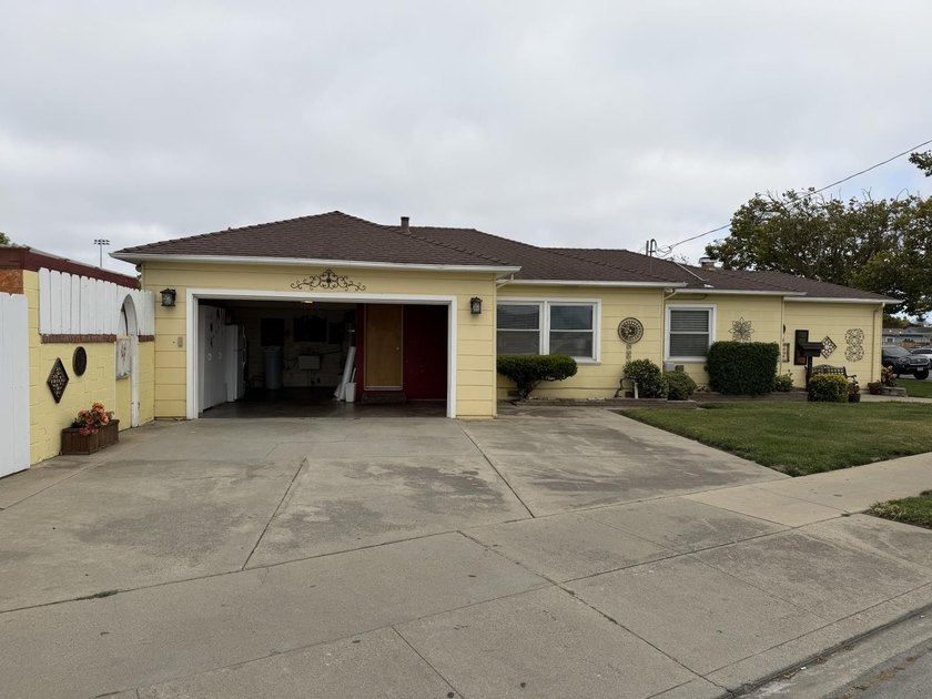Situated on a spacious 7,000+/- sq. ft. corner lot, this home - photo 14
