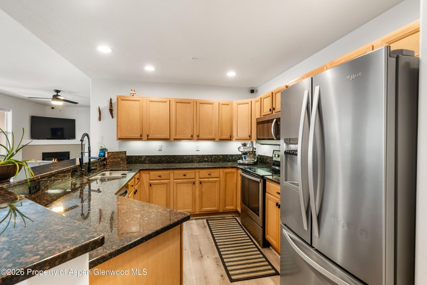 This bright, beautifully updated top-floor condo offers - photo 6