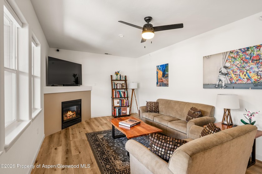 This bright, beautifully updated top-floor condo offers - photo 7