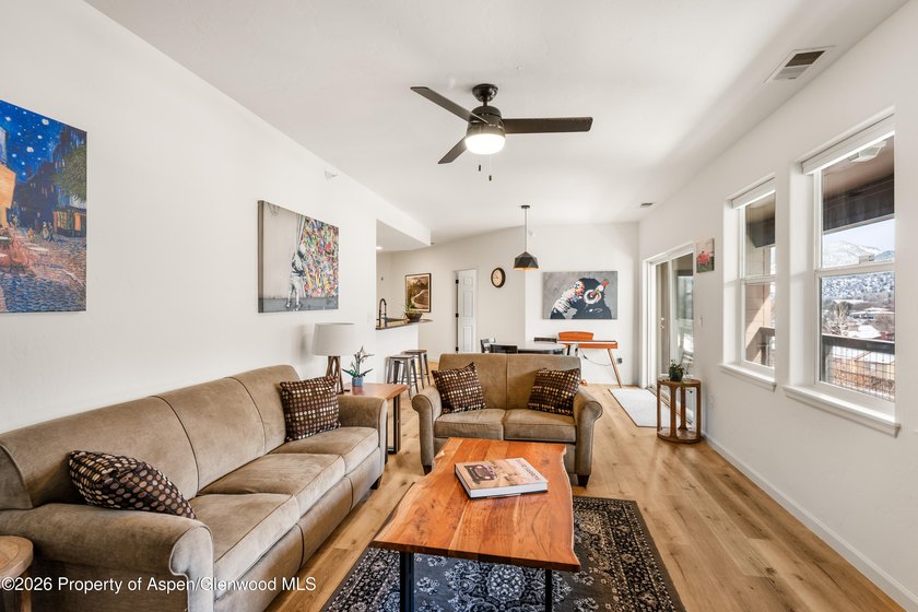 This bright, beautifully updated top-floor condo offers - photo 8