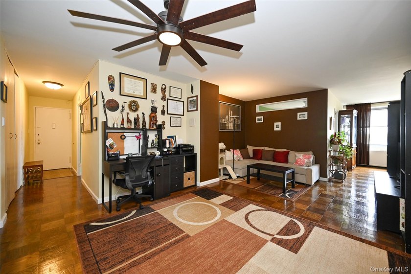 Spacious 2 Bedroom, 2 Bathroom Co-op in Luxury 24-Hour Doorman - photo 5