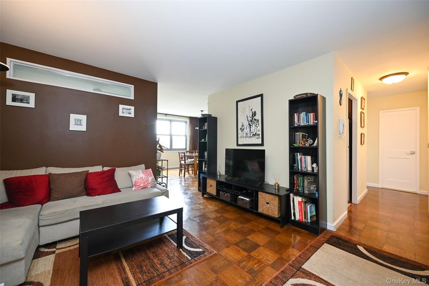 Spacious 2 Bedroom, 2 Bathroom Co-op in Luxury 24-Hour Doorman - photo 6