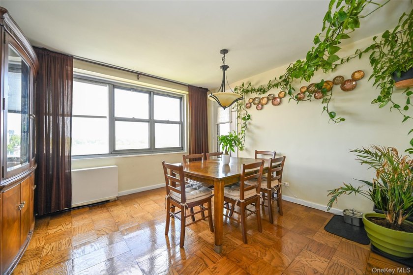 Spacious 2 Bedroom, 2 Bathroom Co-op in Luxury 24-Hour Doorman - photo 8