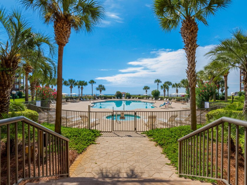 Perfect location with unobstructed gulf views and private steps - photo 9